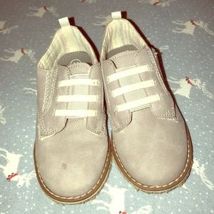 Light gray casual shoe